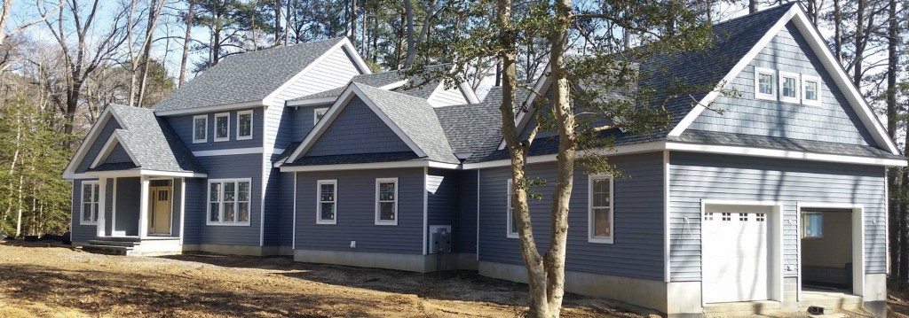 Custom Home in Hagerstown MD with Vinyl Siding and a new roof.