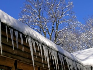 Dealing With the Ice Dams That Form On Your Home’s Exterior